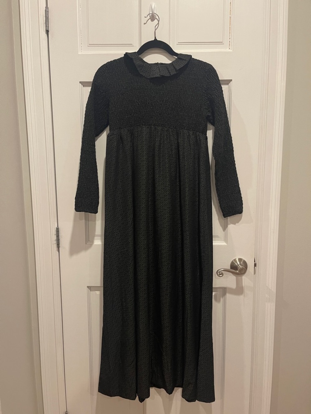 Girls' Black Long-Sleeve Maxi Dress with Ruffle Collar